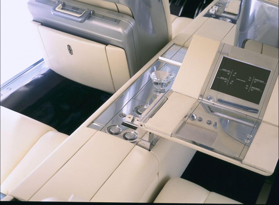  Lincoln Continental Concept 2002 года  (фото 16 из 36)